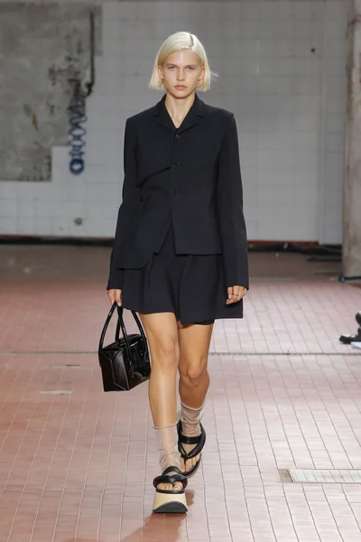 Look 10